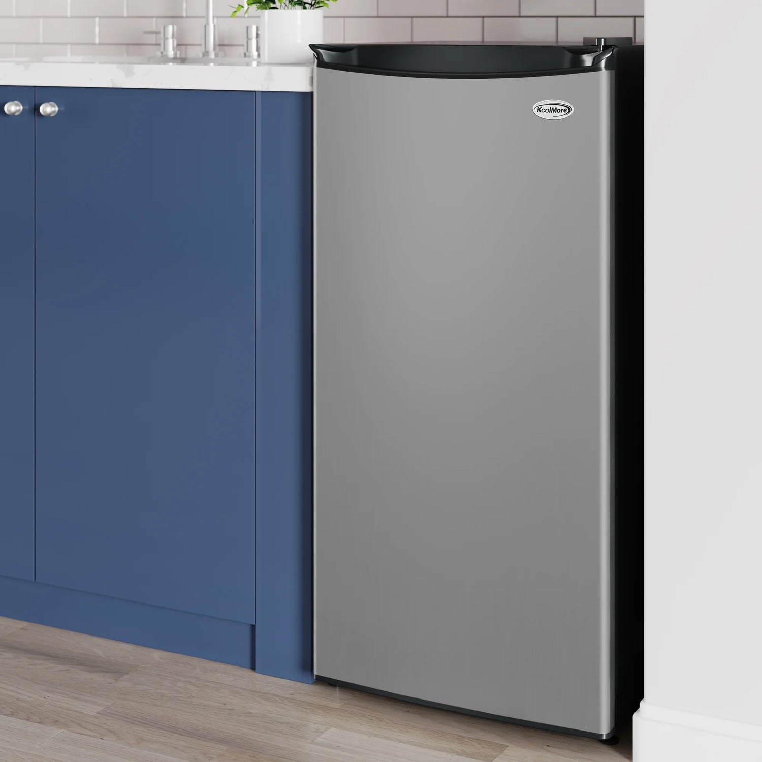 Convertible Refrigerator/Freezer 4.2 cu. ft. in Silver, 21 In.